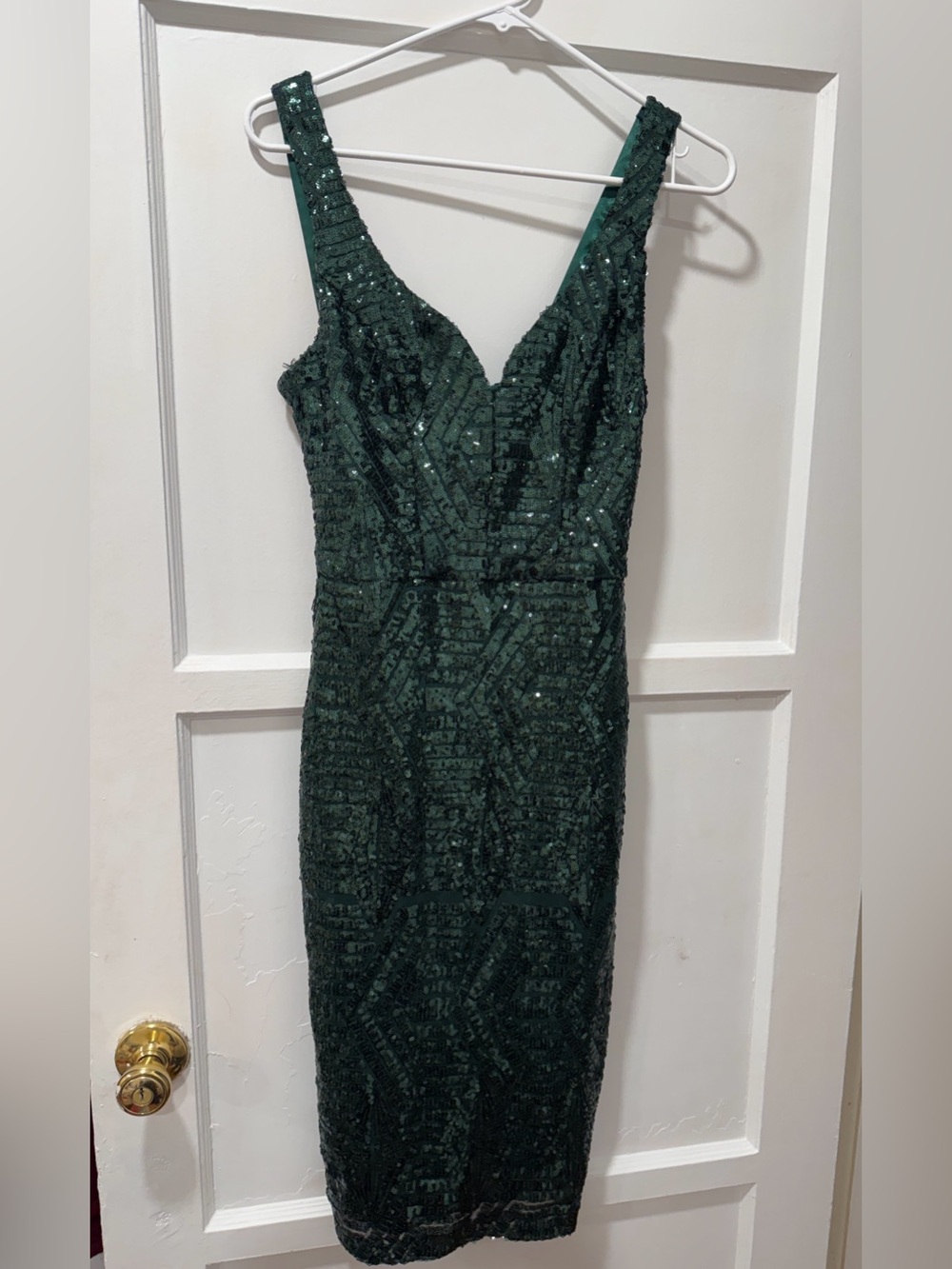 B. Smart Dark Green Sequin V-Neck Midi Dress